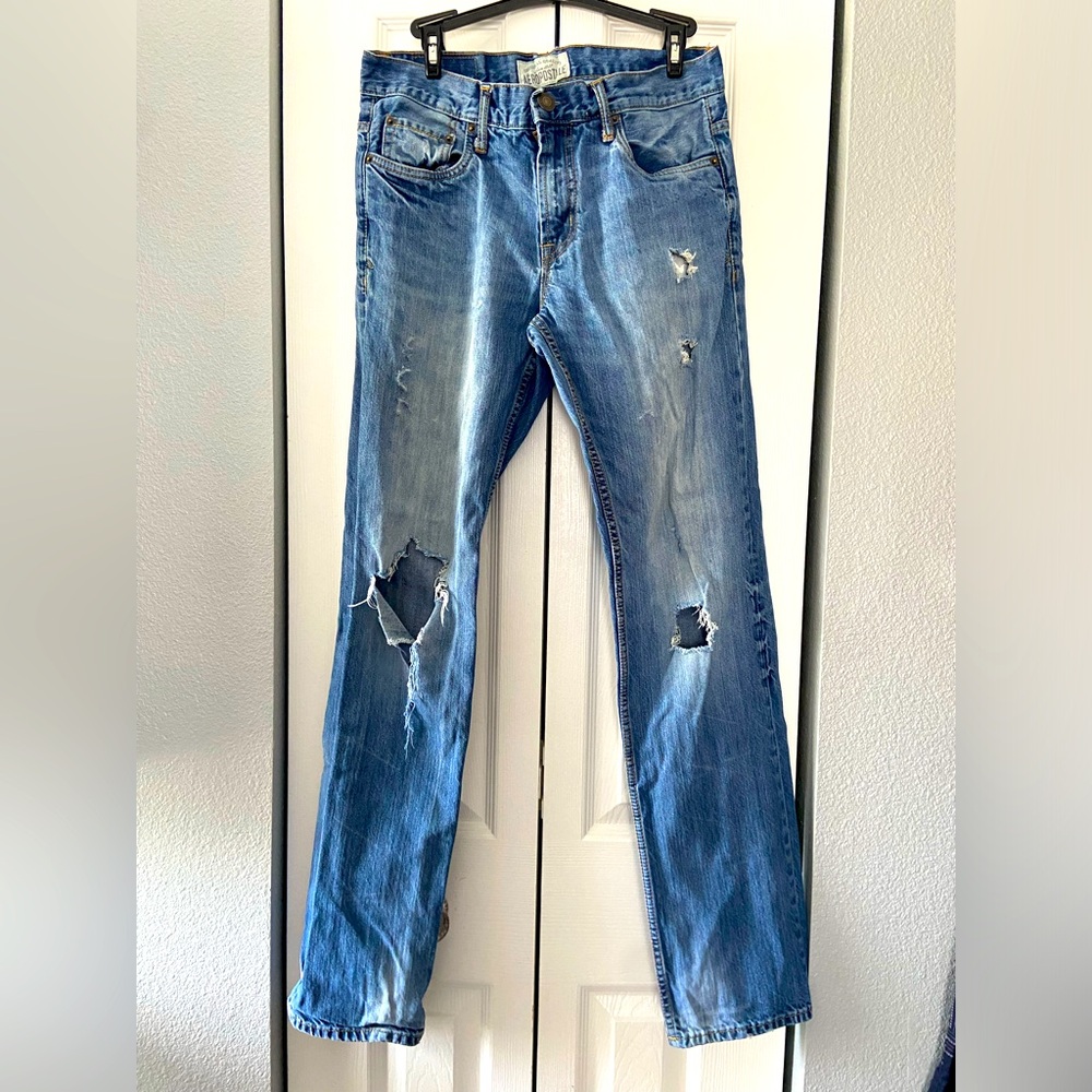 Aeropostale Men’s Essex straight leg distressed jeans 30/34